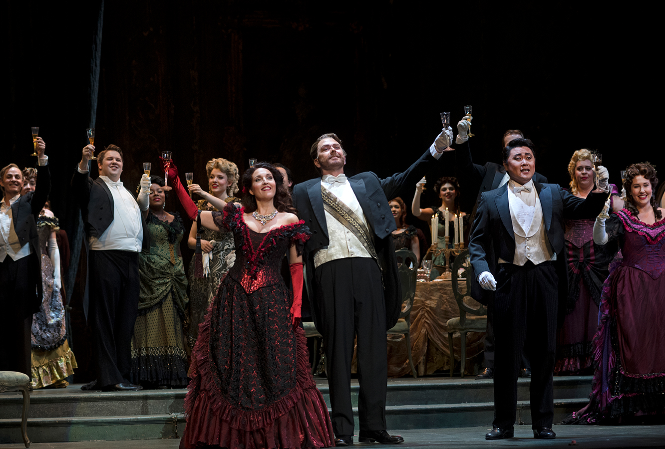 Cincinnati Opera kicks off their return to Music Hall with a toast to